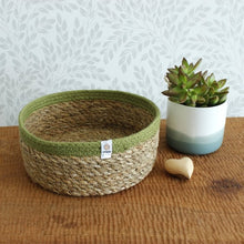 Load image into Gallery viewer, Seagrass & Jute Medium Shallow Basket – Natural/Green