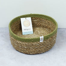 Load image into Gallery viewer, Seagrass & Jute Medium Shallow Basket – Natural/Green
