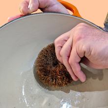 Load image into Gallery viewer, Hedgehog Coconut Scourers (2 pack) | Washing Up Scourers
