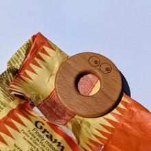 Load image into Gallery viewer, &#39;Doughnut&#39; Wooden Plastic Free Food Packaging Sealing Clips
