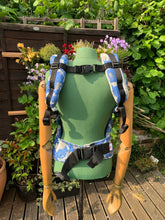 Load image into Gallery viewer, Sensimo Slings - Freely Grow - Buckle Carrier - Cornflowers | Little Twidlets
