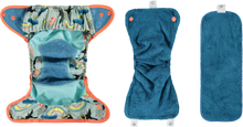 Load image into Gallery viewer, Close Pop in Nappy - Poppers
